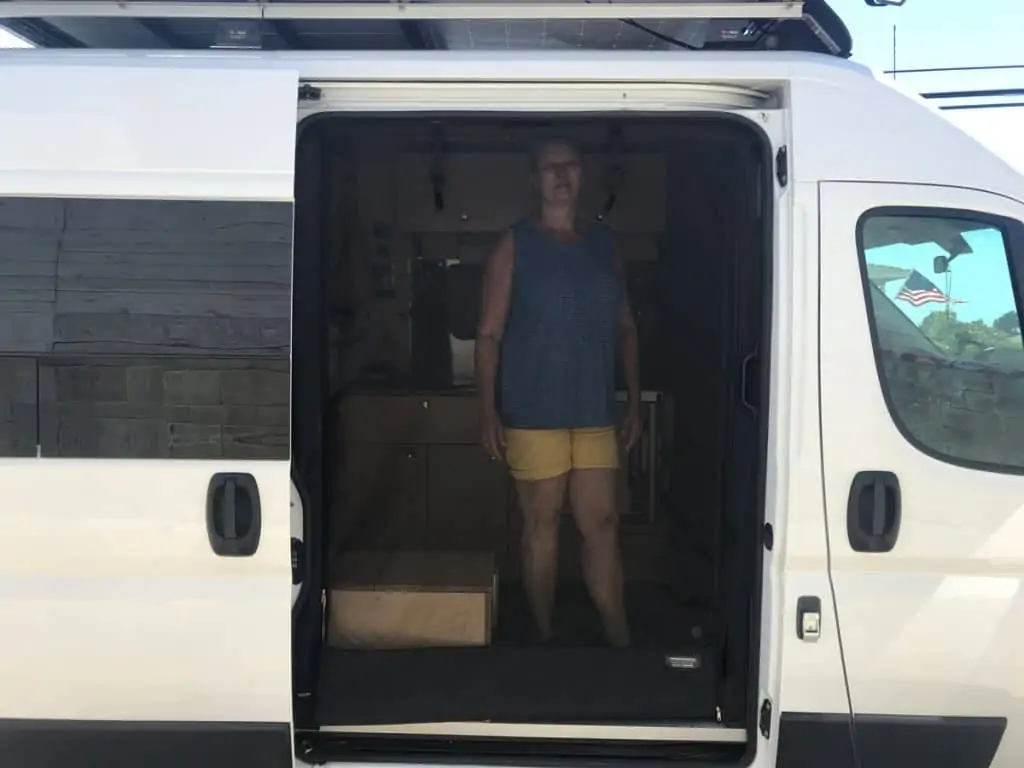 Side door screen closed